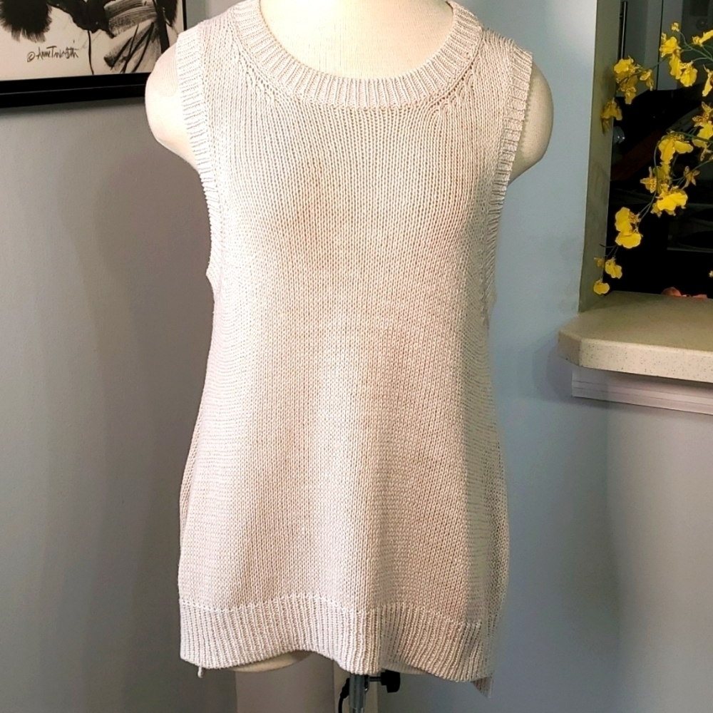 H&M cable knit pop over Cream color size medium.  Good used condition.‎